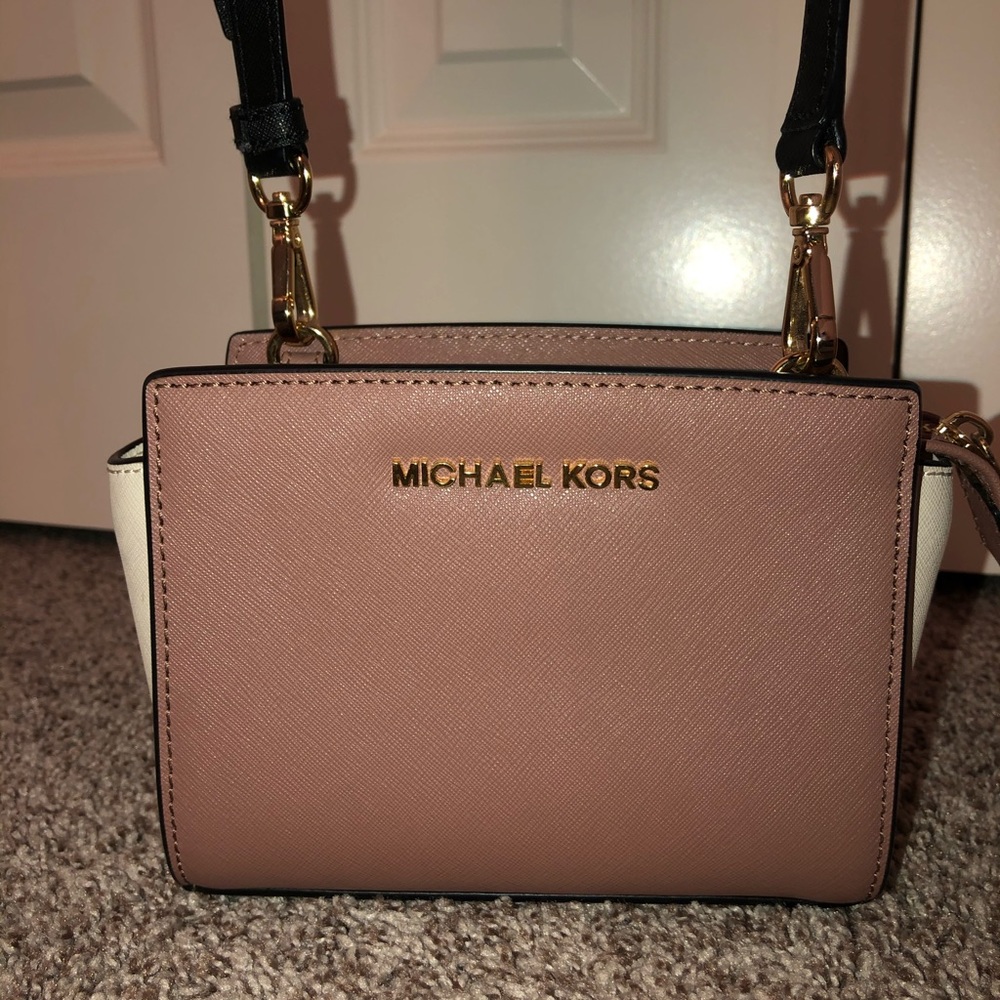 Micheal kors crossbody purse